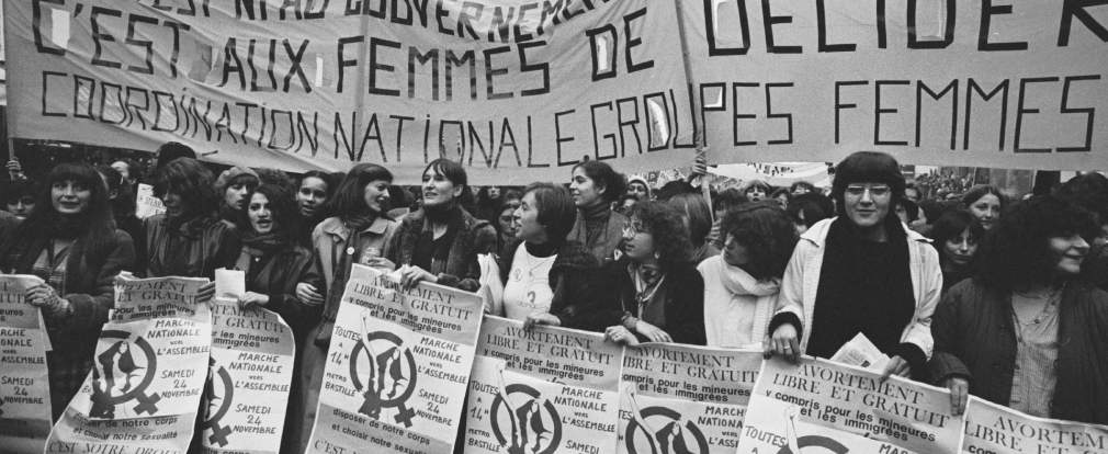 Les femmes manifestent pour le droit à l'avortement